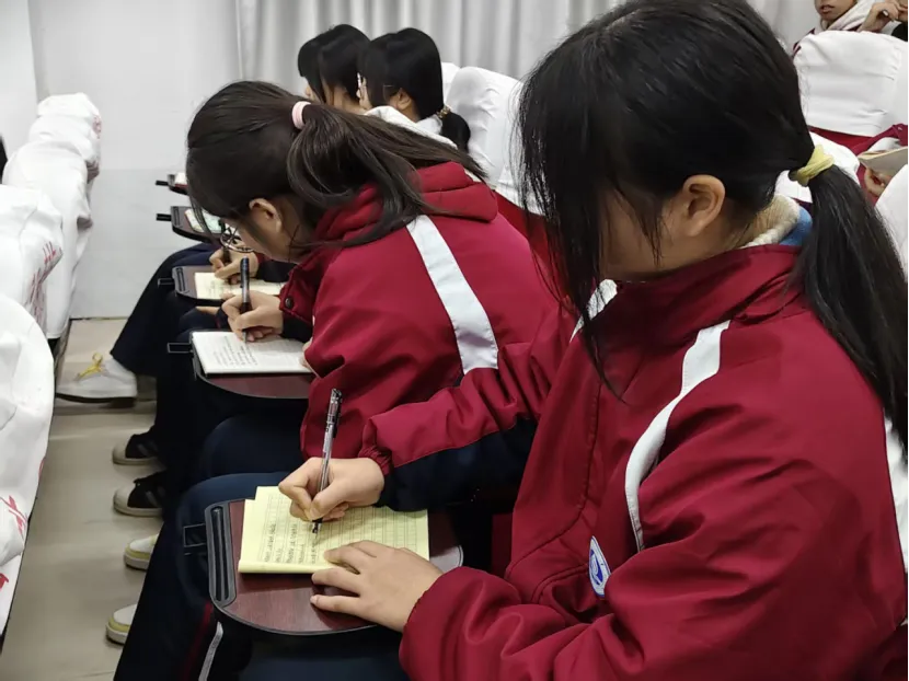 志在巅峰,赢在中考!信丰青学联赴信丰四中开展公益宣讲活动 第10张