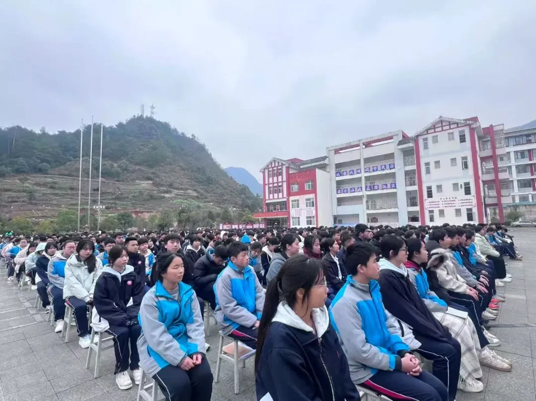 安全筑防线,中考启新程!凯里十三中九年级寒假安全教育暨第一次动员会圆满举行 第13张