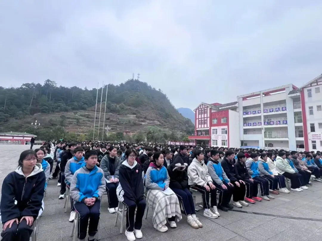 安全筑防线,中考启新程!凯里十三中九年级寒假安全教育暨第一次动员会圆满举行 第18张