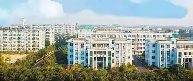 硬核!衡阳市华岳实验中学连续7年中考人平分第一 第1张 硬核!衡阳市华岳实验中学连续7年中考人平分第一 第1张