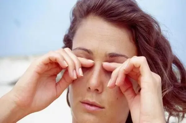 【作文家园】中考满分作文:含着眼泪奔跑的人 第6张 【作文家园】中考满分作文:含着眼泪奔跑的人 第6张