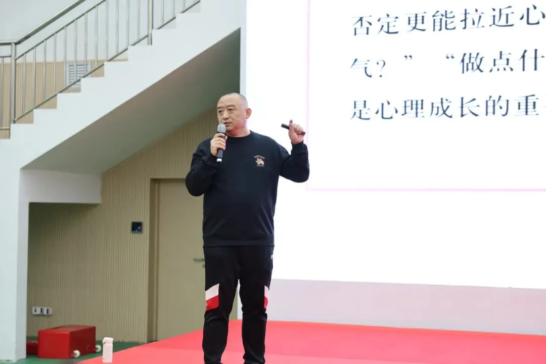 蓄力寒假黄金时,冲刺六月中考日:翠园东晓中学初三年级期末家长会圆满举行 第10张 蓄力寒假黄金时,冲刺六月中考日:翠园东晓中学初三年级期末家长会圆满举行 第10张