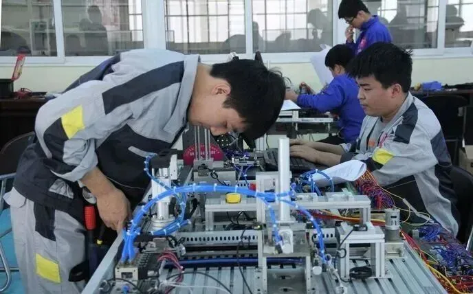 中考500分以下,选错路耽误三年·郑州电子商务职业学院中专部招生(河南辅专)2026完整版 第23张 中考500分以下,选错路耽误三年·郑州电子商务职业学院中专部招生(河南辅专)2026完整版 第23张