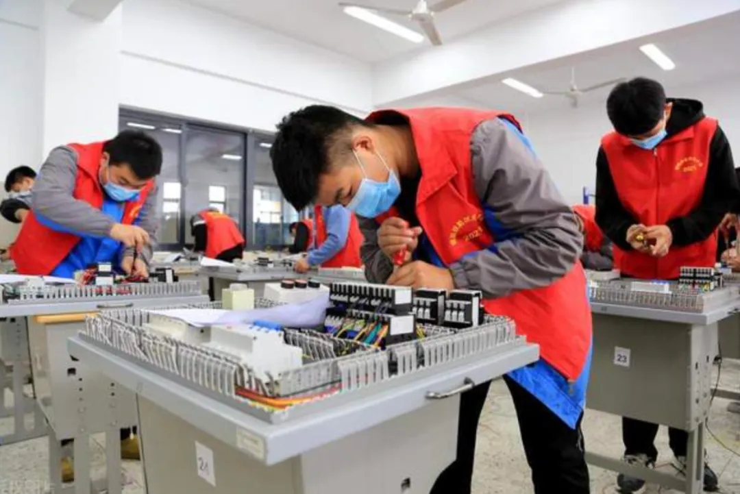 中考失利后进技校的孩子,后来都去了哪里 第5张