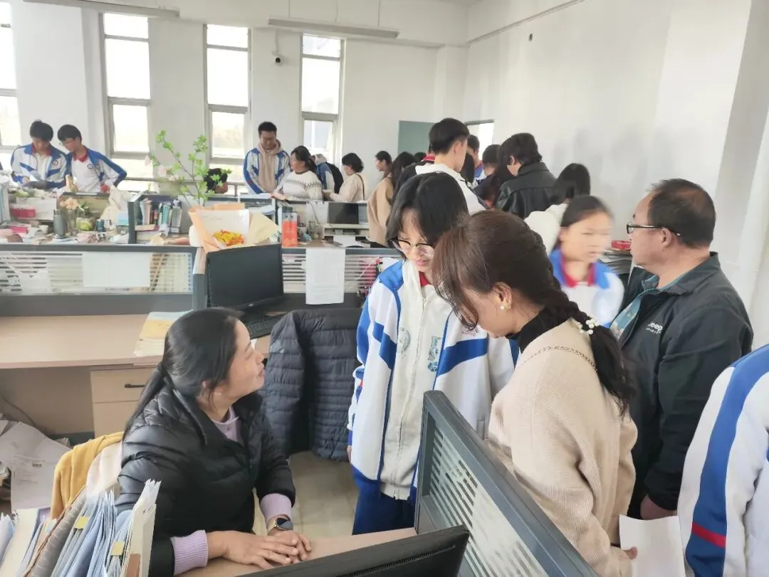 初三中考备考系列家长会顺利召开 家校协同共筑冲刺之路 第14张 初三中考备考系列家长会顺利召开 家校协同共筑冲刺之路 第14张