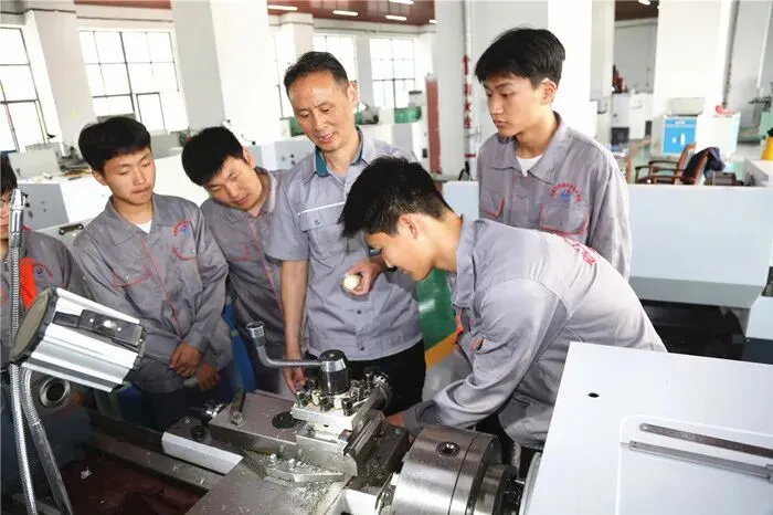 2026中考倒计时!普高扩招至85%,别卷普高了!中等生家长疯抢的“3+4”(95%通过率):比普高更稳拿本科,不用挤高考独木桥 第1张 2026中考倒计时!普高扩招至85%,别卷普高了!中等生家长疯抢的“3+4”(95%通过率):比普高更稳拿本科,不用挤高考独木桥 第1张