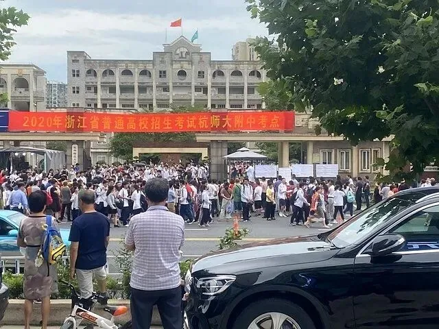 全国首个!这座小城真的取消了中考选拔 第1张