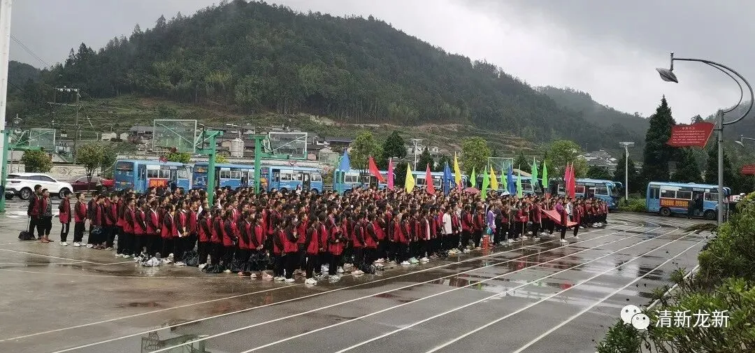 【中考加油】策马扬鞭 筑梦起航 ——龙新中学2023年中考出征仪式 第7张