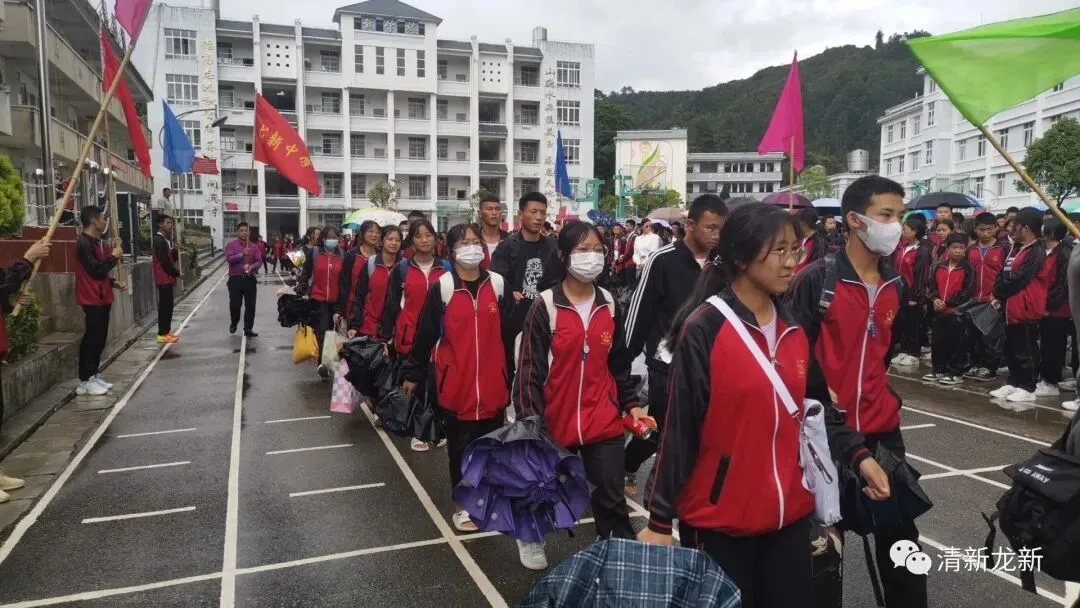 【中考加油】策马扬鞭 筑梦起航 ——龙新中学2023年中考出征仪式 第9张