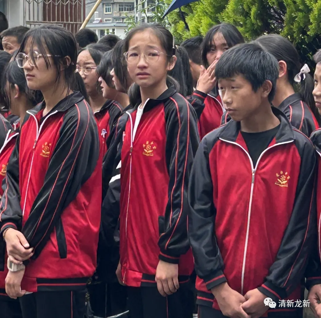 【中考加油】策马扬鞭 筑梦起航 ——龙新中学2023年中考出征仪式 第11张