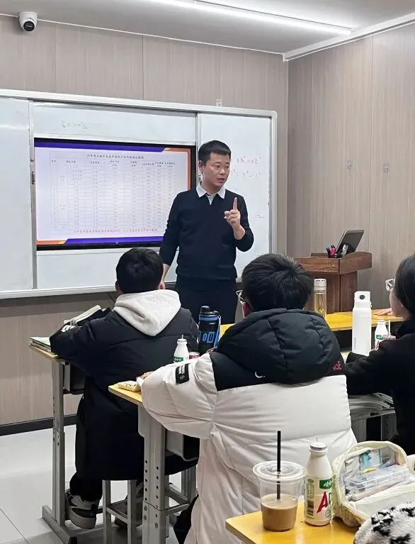 中考来临 同心共赴!——徐老师为初三学子开展中考冲刺讲座 第11张