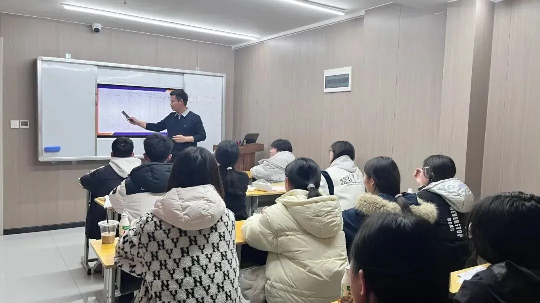 中考来临 同心共赴!——徐老师为初三学子开展中考冲刺讲座 第19张