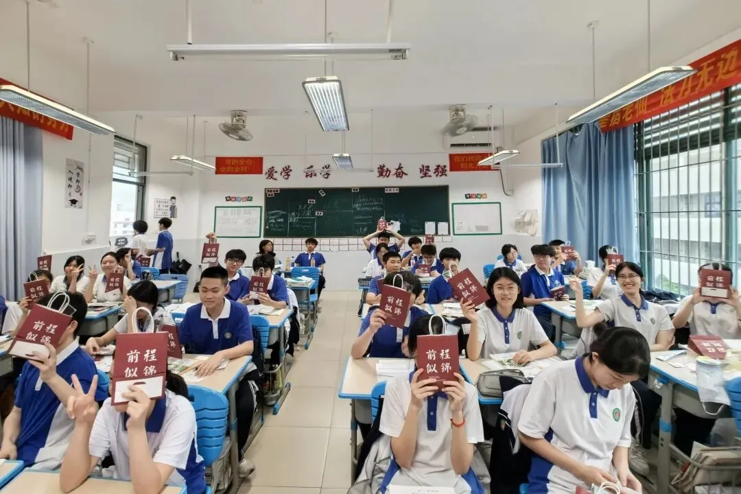 满载祝福迎中考,信德学子登金榜 ——平湖信德学校2024届中考祝福活动 第21张