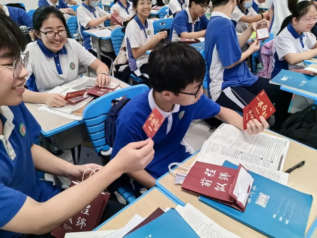 满载祝福迎中考,信德学子登金榜 ——平湖信德学校2024届中考祝福活动 第25张