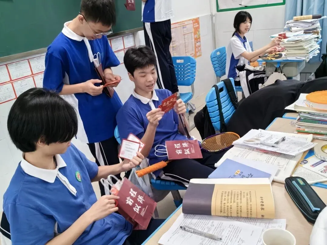 满载祝福迎中考,信德学子登金榜 ——平湖信德学校2024届中考祝福活动 第26张
