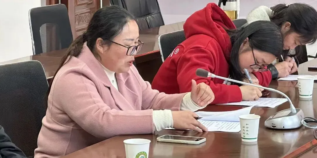 凝心聚力备中考 精研细悟启新程——宣威市民族中学召开初三年级备考复习工作会议 第5张 凝心聚力备中考 精研细悟启新程——宣威市民族中学召开初三年级备考复习工作会议 第5张