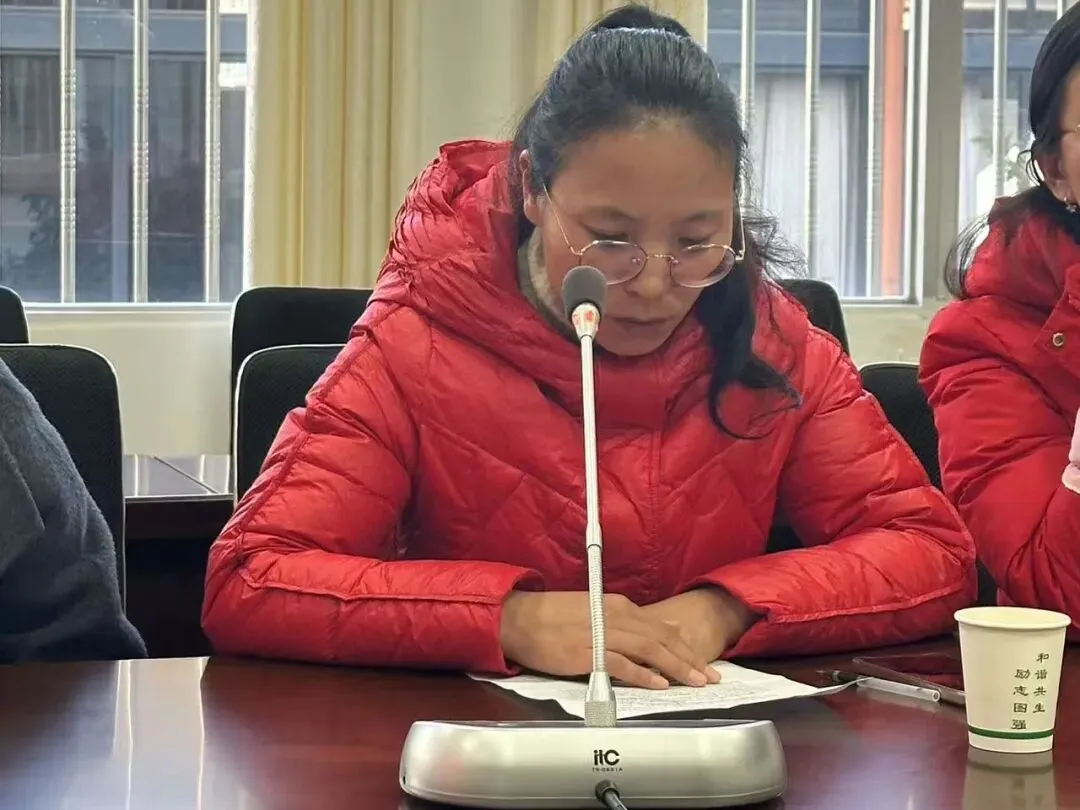 凝心聚力备中考 精研细悟启新程——宣威市民族中学召开初三年级备考复习工作会议 第6张 凝心聚力备中考 精研细悟启新程——宣威市民族中学召开初三年级备考复习工作会议 第6张