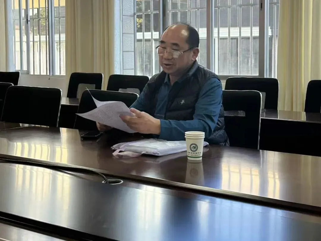 凝心聚力备中考 精研细悟启新程——宣威市民族中学召开初三年级备考复习工作会议 第7张 凝心聚力备中考 精研细悟启新程——宣威市民族中学召开初三年级备考复习工作会议 第7张