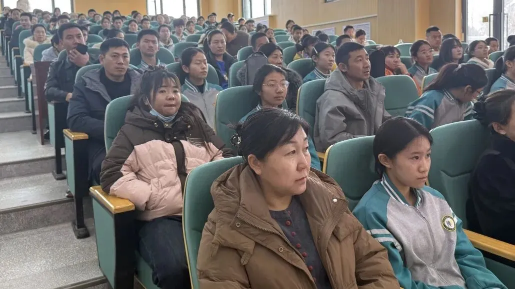 【家校共育】凝心聚力战中考,榜样引领向未来 ——第二师三十团中学九年级家长年会 第13张