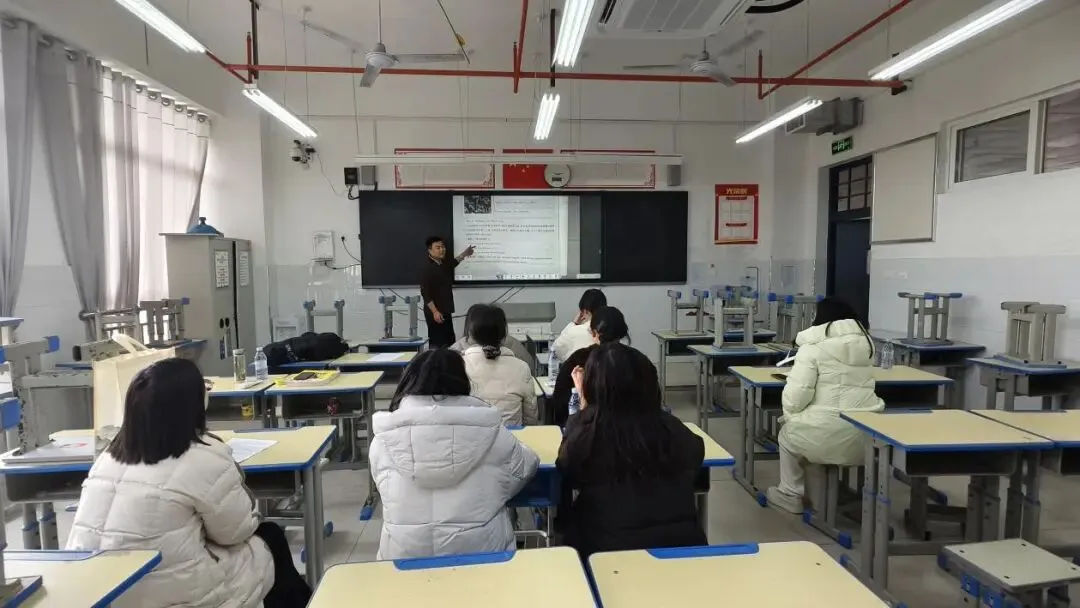 凝心聚力备中考 共研共进启新程——江北高中教共体2026年中考转培暨第一轮复习集体备课分工研讨会顺利召开 第9张 凝心聚力备中考 共研共进启新程——江北高中教共体2026年中考转培暨第一轮复习集体备课分工研讨会顺利召开 第9张