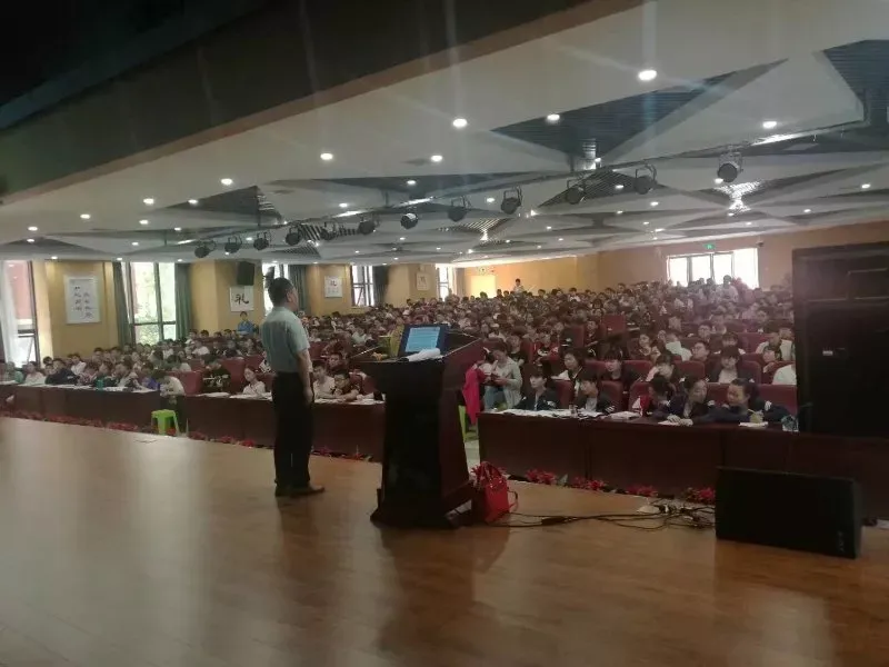 魏老师作文2026年中考作文备考讲座开讲啦 第14张