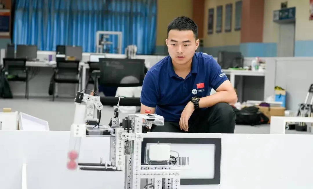 青春喜迎二十大·云岭青年逐梦录 | 从中考失利到世界冠军,云南“机器侠”来了! 第6张 青春喜迎二十大·云岭青年逐梦录 | 从中考失利到世界冠军,云南“机器侠”来了! 第6张