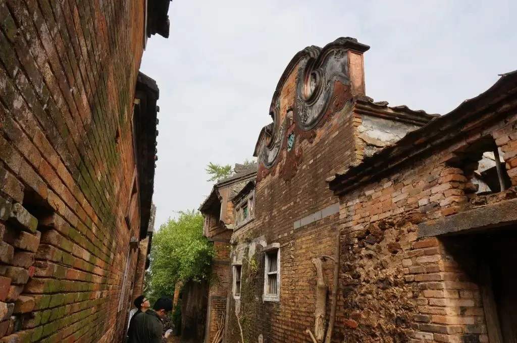 【中考阅读指导】繁花院落对斜阳(何武豪)广东2025 第7张 【中考阅读指导】繁花院落对斜阳(何武豪)广东2025 第7张