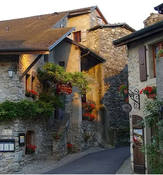 世界传统民居蕴藏的地理知识(含中考命题素材)(转载) 第21张