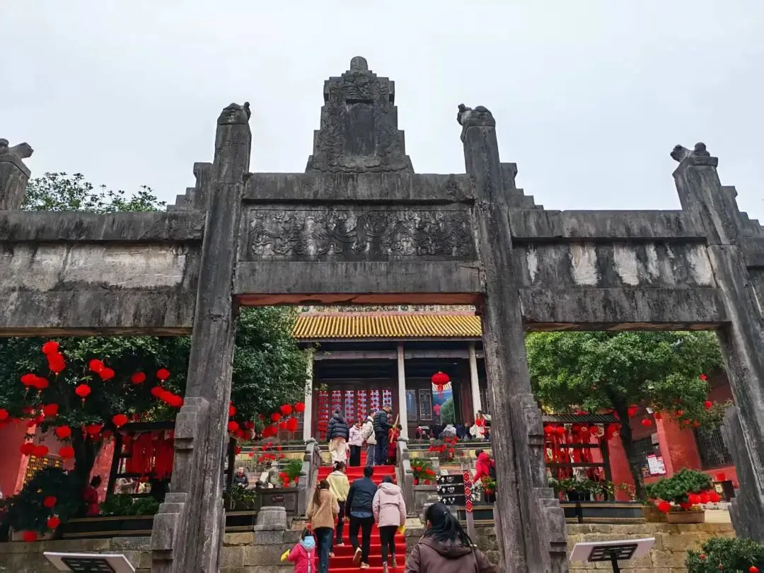 大年初一,我干了件大事:为女儿中考,我去求了场“心安” 第4张