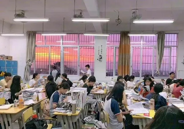 中考满分范文《推窗风来》火了,光一句开头,就赢了! 第3张