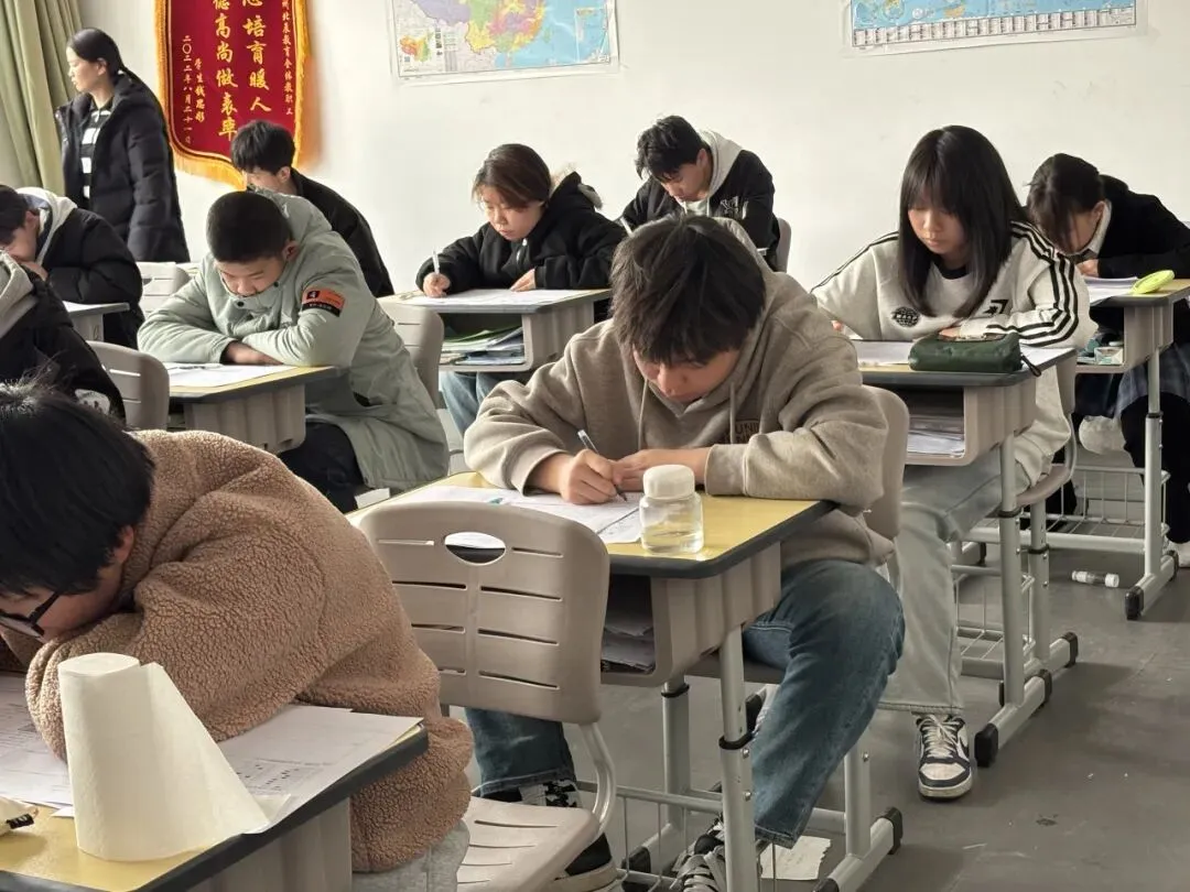 圆梦中考 成就未来 金榜培优2026届中考冲刺封闭班招生简章 第19张 圆梦中考 成就未来 金榜培优2026届中考冲刺封闭班招生简章 第19张