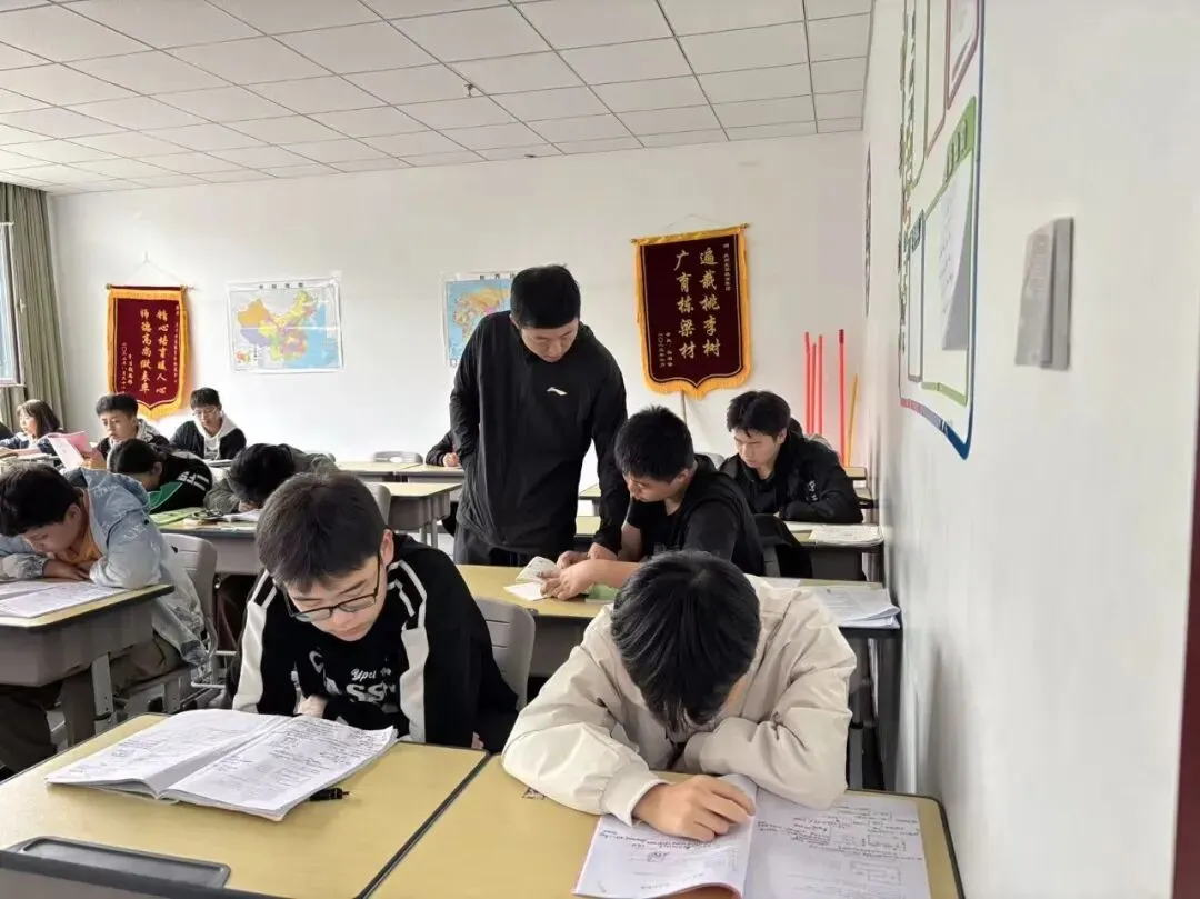 圆梦中考 成就未来 金榜培优2026届中考冲刺封闭班招生简章 第21张 圆梦中考 成就未来 金榜培优2026届中考冲刺封闭班招生简章 第21张