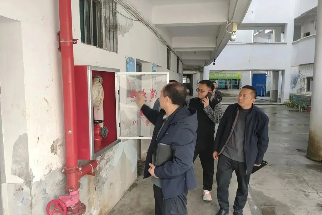 凝心聚力开新局 狠抓落实备中考——雷山一中召开2026年春季学期九年级第一次工作会议暨校园安全排查 第9张