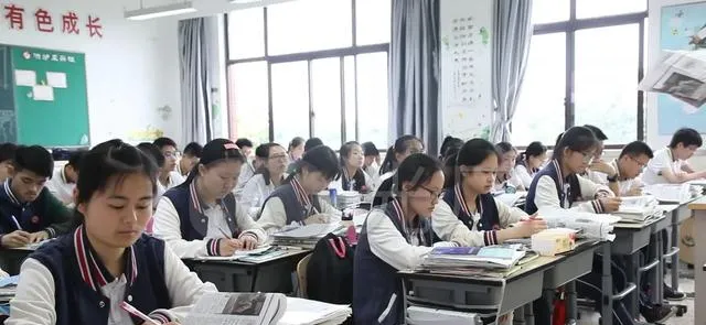 快中考了,奉劝别让孩子去读职高,我现在后悔也没用了 第1张