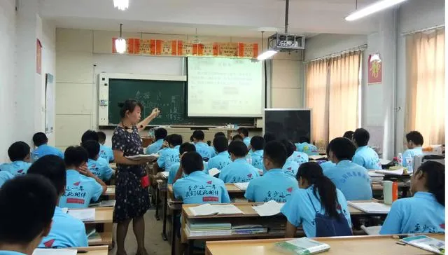 快中考了,奉劝别让孩子去读职高,我现在后悔也没用了 第2张