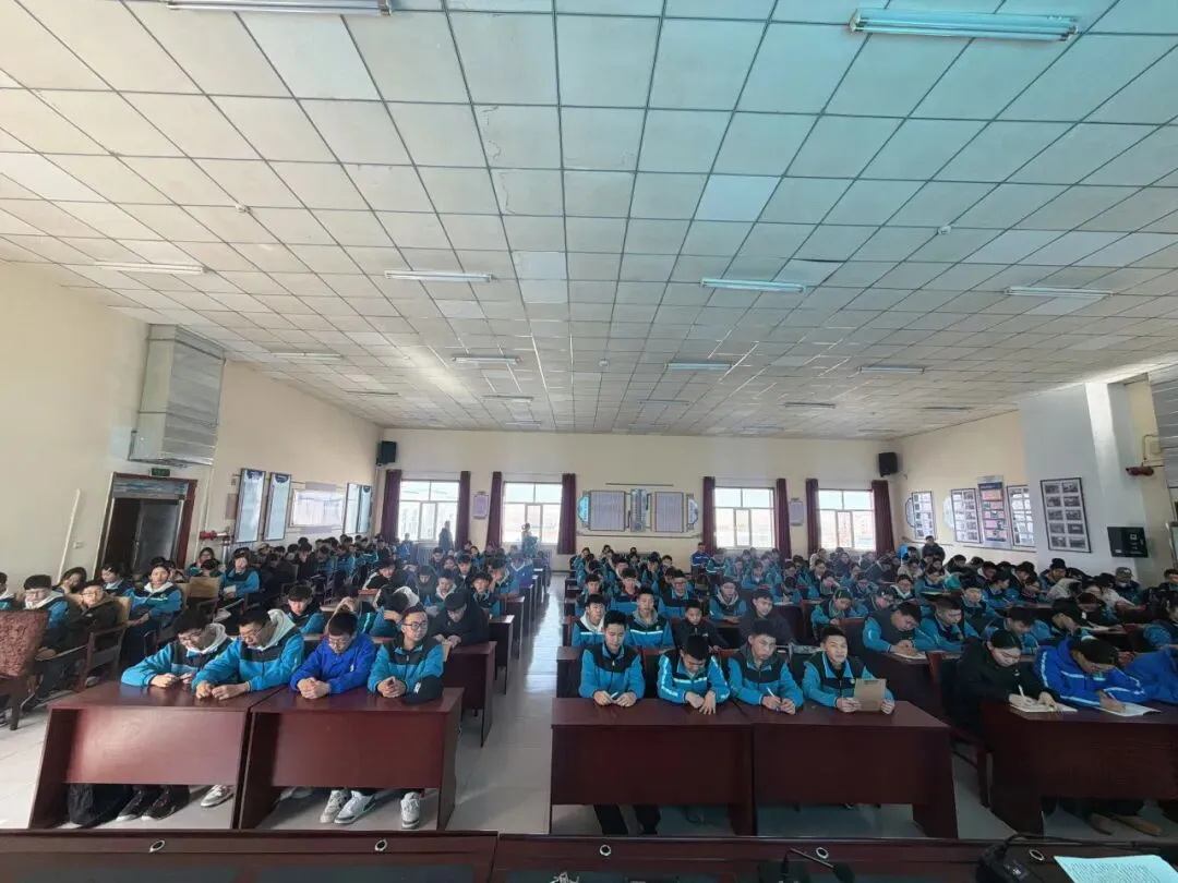 凝心聚力备战中考 砥砺前行再创佳绩——正蓝旗第一中学召开初三年级开学动员大会 第7张
