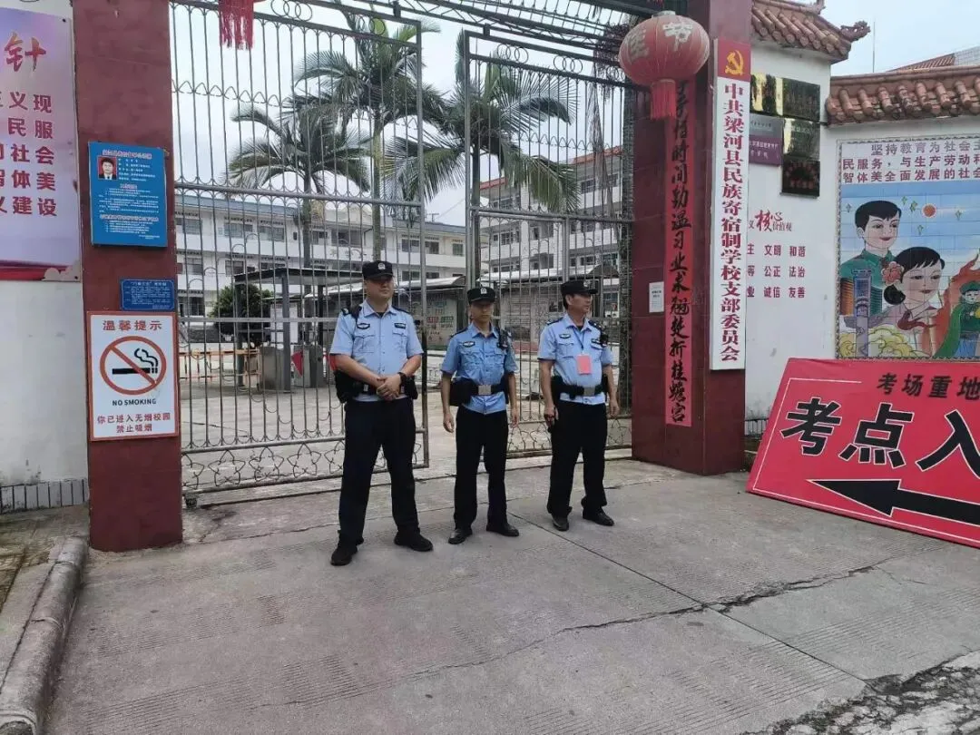 梁河公安:平安中考 “警”相随 第11张