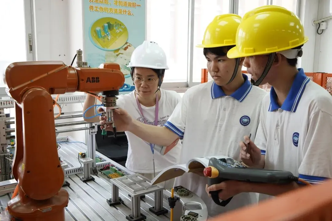 中考失利没上公办高中?别慌!这两条“逆袭路”让孩子照样拿全日制本科 第3张 中考失利没上公办高中?别慌!这两条“逆袭路”让孩子照样拿全日制本科 第3张