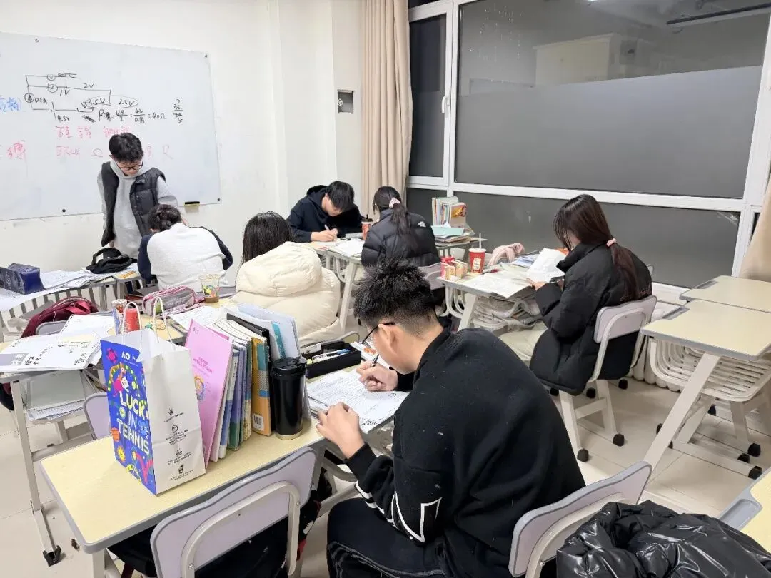 安宁区半封闭中考冲刺集训营开课啦! 第9张