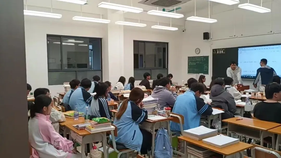 奔腾向前,筑梦新程 | 桃李园中考雄鹰班、高考圆梦班2026春季学期正式启航 第19张 奔腾向前,筑梦新程 | 桃李园中考雄鹰班、高考圆梦班2026春季学期正式启航 第19张