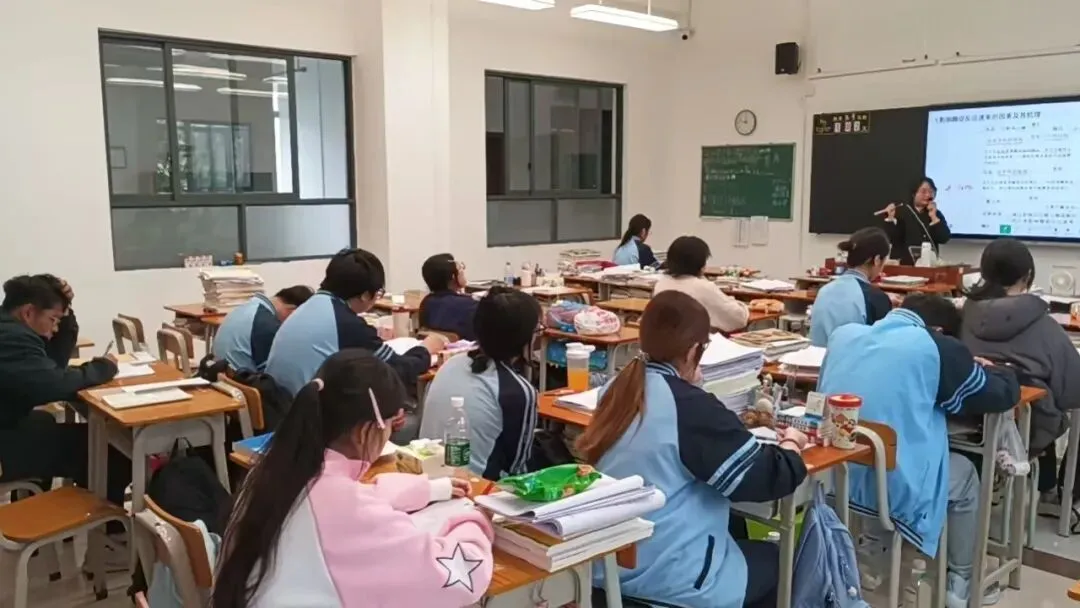 奔腾向前,筑梦新程 | 桃李园中考雄鹰班、高考圆梦班2026春季学期正式启航 第33张 奔腾向前,筑梦新程 | 桃李园中考雄鹰班、高考圆梦班2026春季学期正式启航 第33张