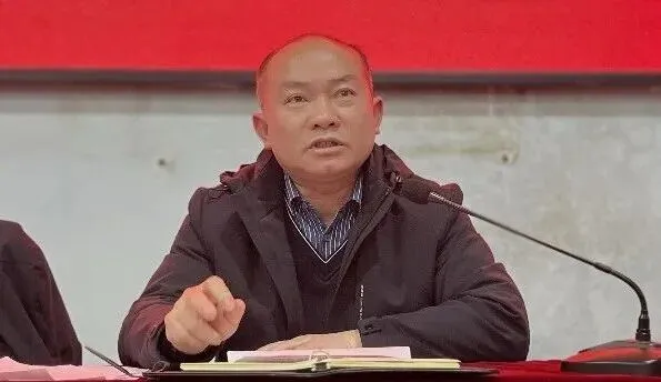 科学备考精准发力 家校同心决胜中考——雷山县第一中学召开2026届备考家长会 第9张 科学备考精准发力 家校同心决胜中考——雷山县第一中学召开2026届备考家长会 第9张