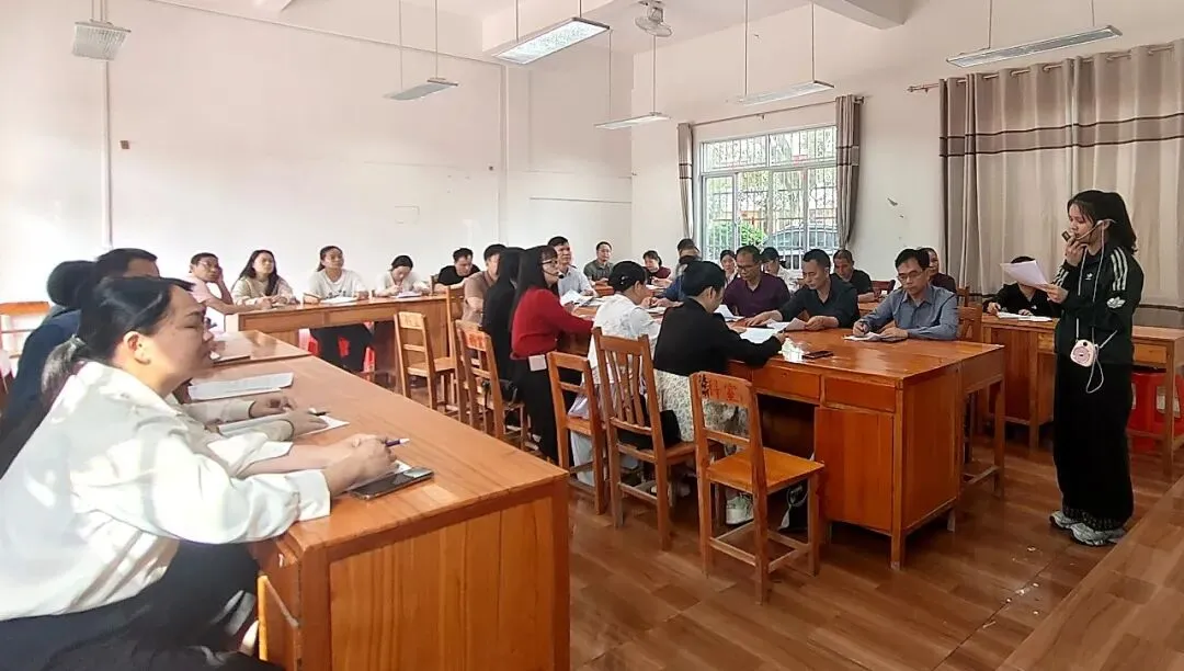 深耕共研谋良策 凝心聚力备中考——沙河中学开展九年级语文集体备课活动 第6张 深耕共研谋良策 凝心聚力备中考——沙河中学开展九年级语文集体备课活动 第6张