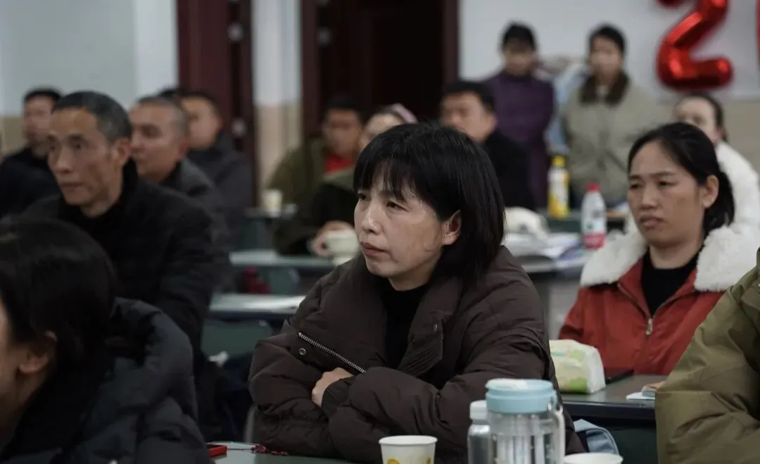 家校同心暖相伴 蓄力冲刺赴中考——铜仁市宏雅实验中学九年级家长会圆满落幕 第18张 家校同心暖相伴 蓄力冲刺赴中考——铜仁市宏雅实验中学九年级家长会圆满落幕 第18张