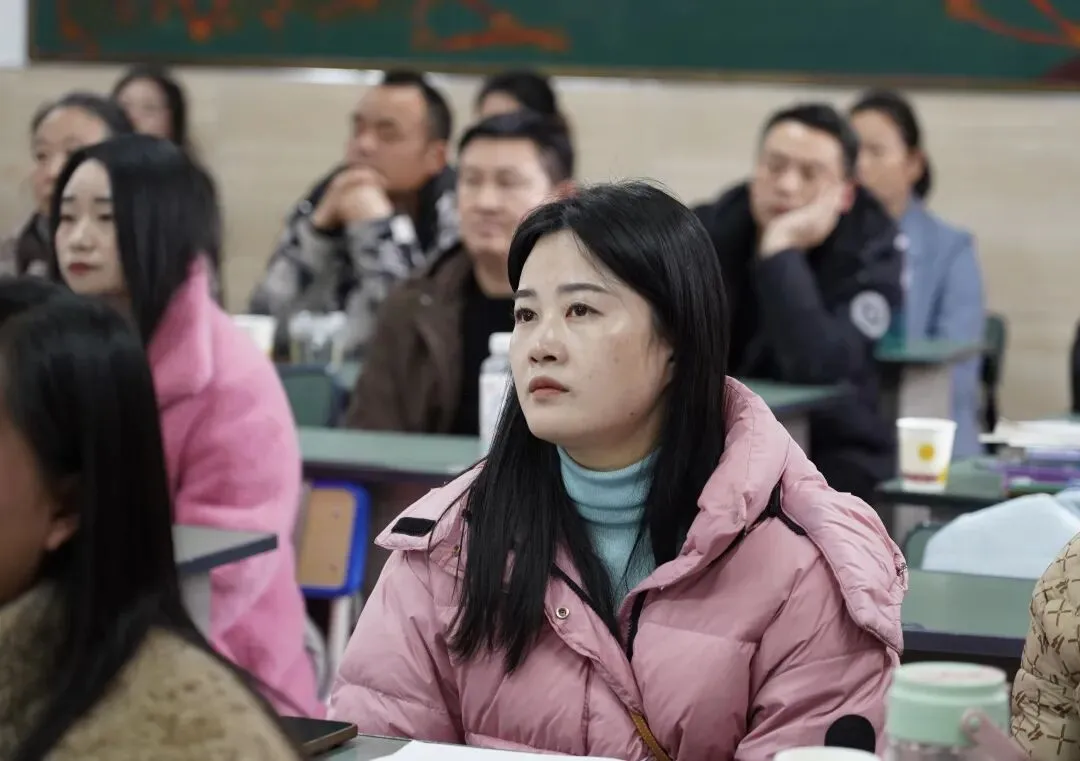 家校同心暖相伴 蓄力冲刺赴中考——铜仁市宏雅实验中学九年级家长会圆满落幕 第20张 家校同心暖相伴 蓄力冲刺赴中考——铜仁市宏雅实验中学九年级家长会圆满落幕 第20张