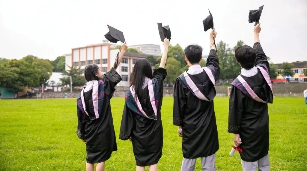 同样是中考考砸了,一个外出打工一个进职高,几年后孩子的人生截然不同 第6张