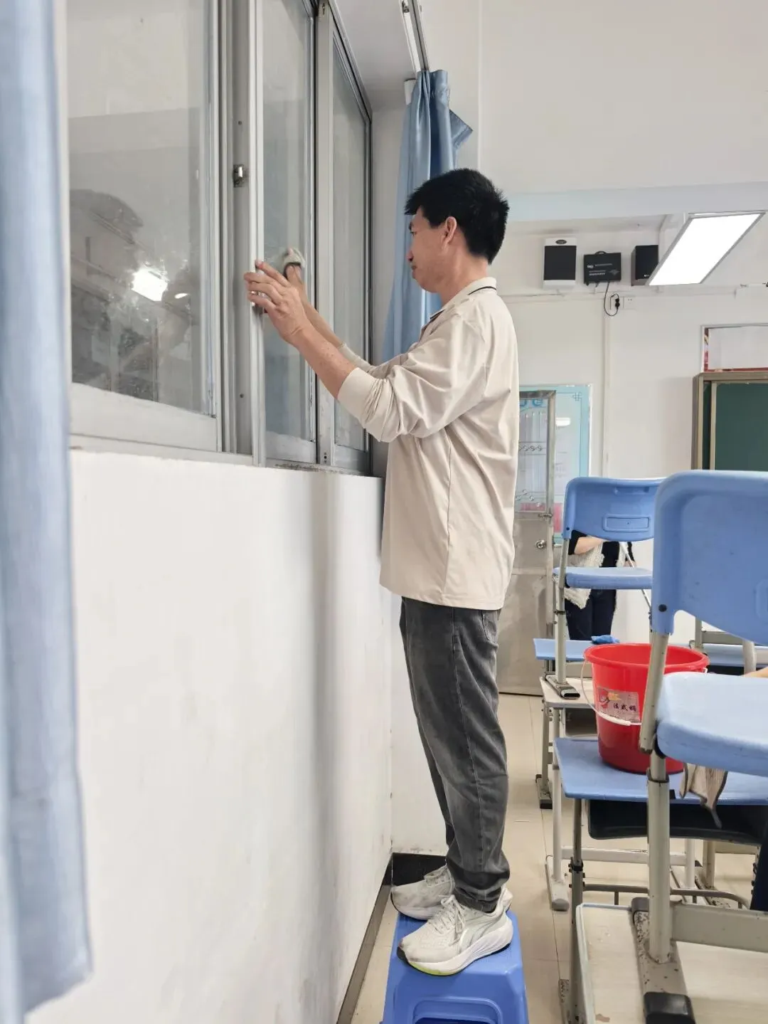 家校同心焕新颜,凝心聚力赴中考——九15班·中考助力大扫除 第6张