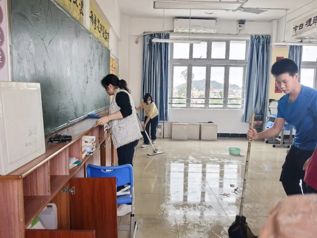 家校同心焕新颜,凝心聚力赴中考——九15班·中考助力大扫除 第7张