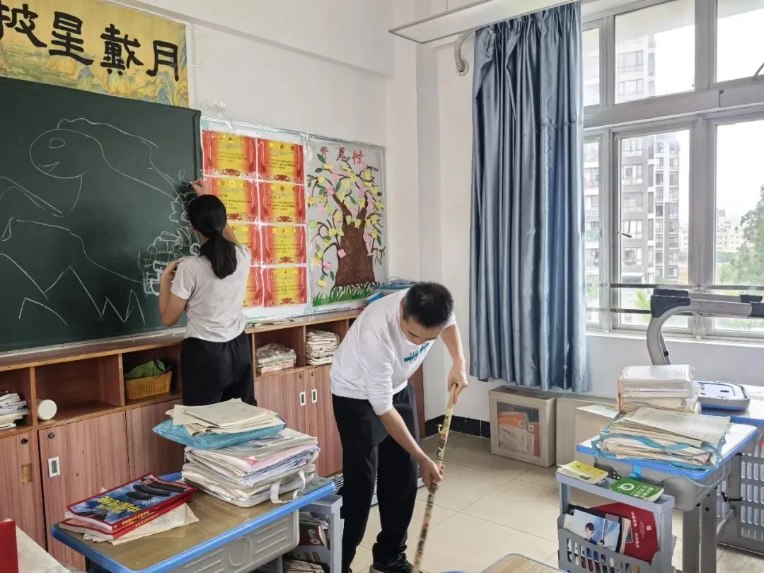家校同心焕新颜,凝心聚力赴中考——九15班·中考助力大扫除 第8张