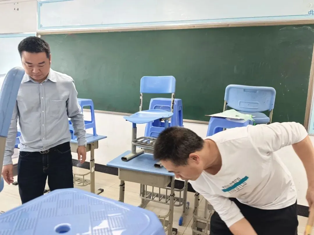 家校同心焕新颜,凝心聚力赴中考——九15班·中考助力大扫除 第12张